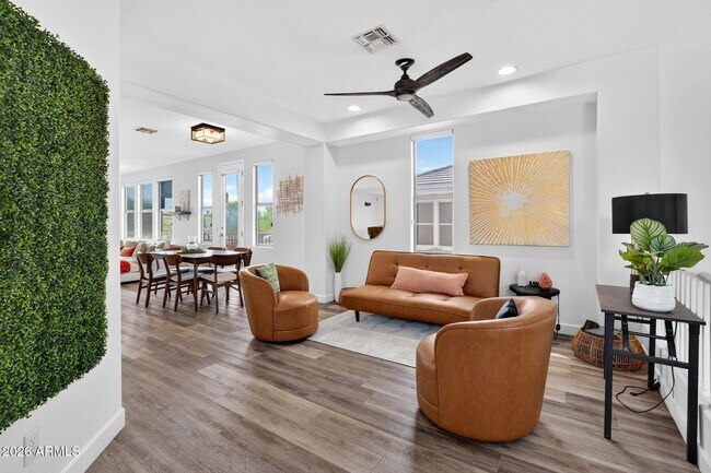Building Photo - 15221 N Clubgate Dr Unit 2078