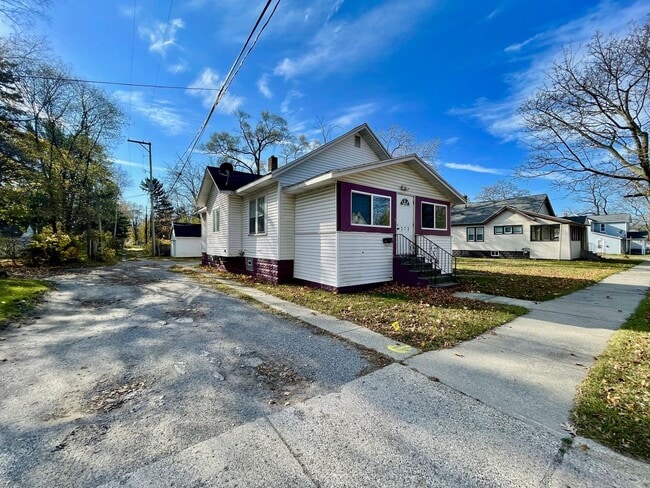 Building Photo - Three Bedroom Home in Muskegon