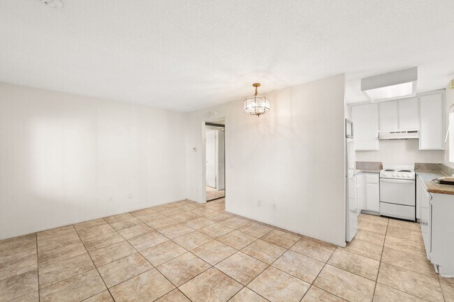 Photo - Studio Condo