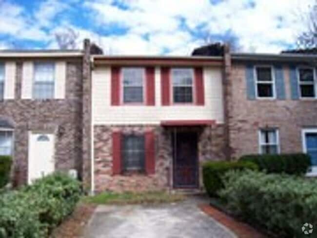Building Photo - Gorgeous and Spacious 3 BR 1.5 BA Townhome...