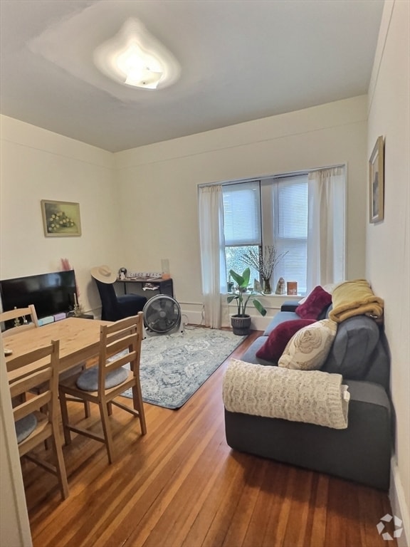 Building Photo - 1382 Beacon St Unit 4 Rental
