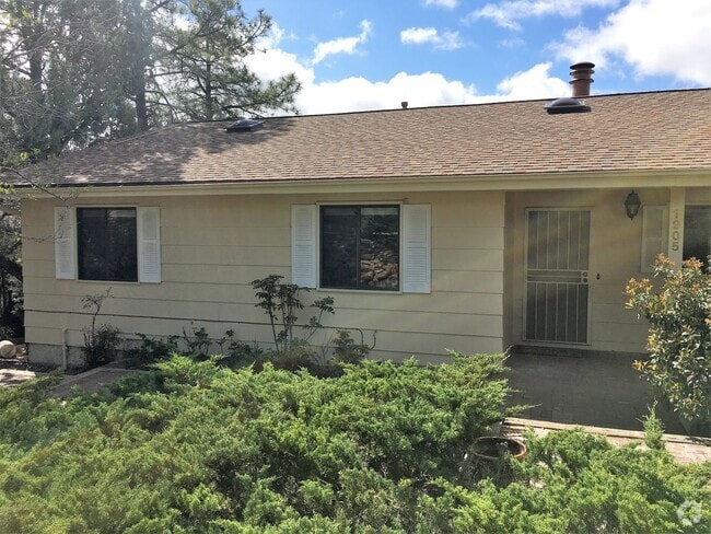 Building Photo - 1905 Begonia Pl Rental