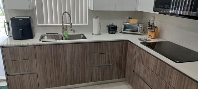 Photo - 6231 Mayo St