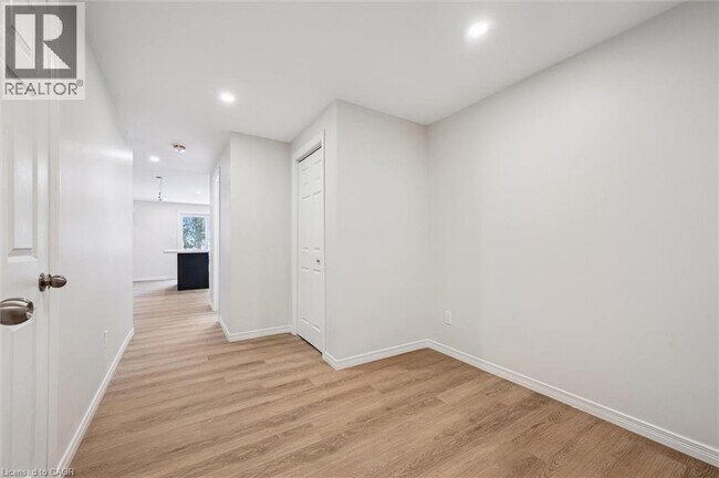 Photo - 1238 Ottawa Street S