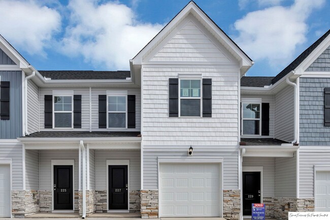 BRAND NEW IN THE FALLS - BLYTHEWOOD - BRAND NEW IN THE FALLS - BLYTHEWOOD Townhome