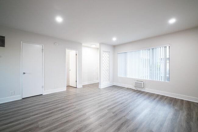 Photo - 2233 Ridgeley Dr