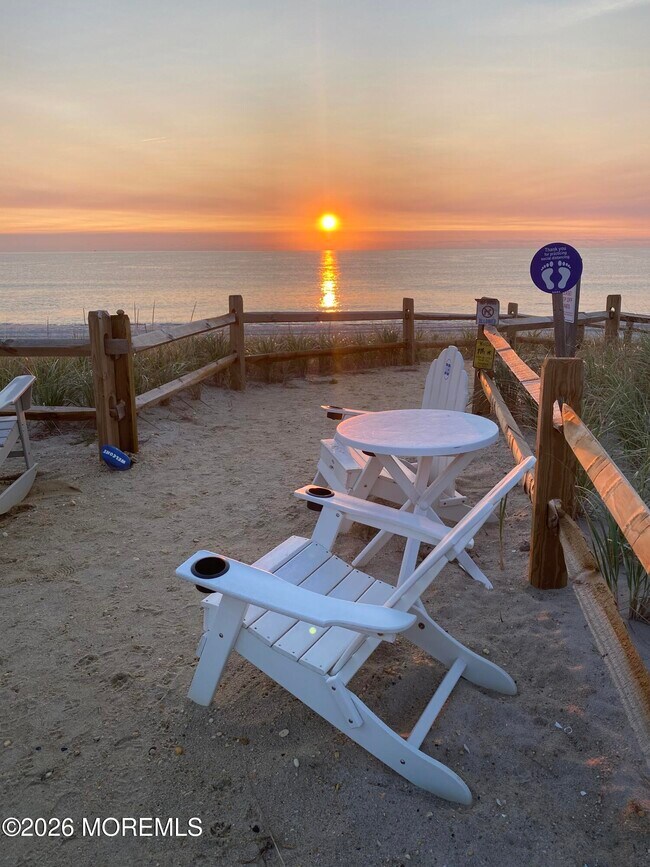 Photo - 108 E Kupper Dr