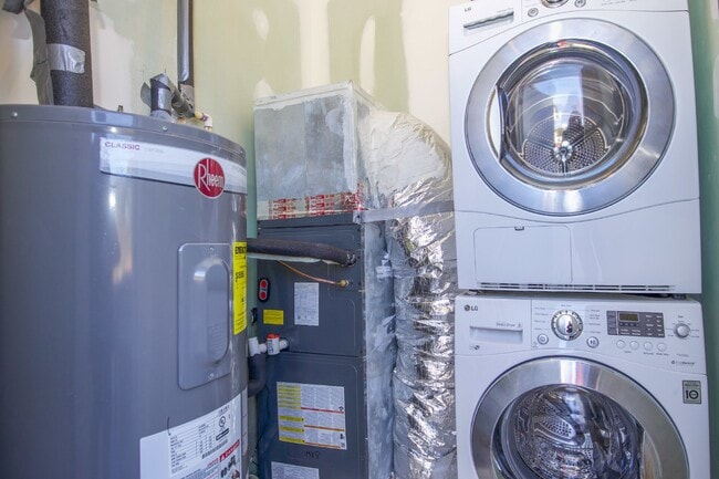 Building Photo - "Charming Studio Retreat with Modern Comforts in Vass, NC!"