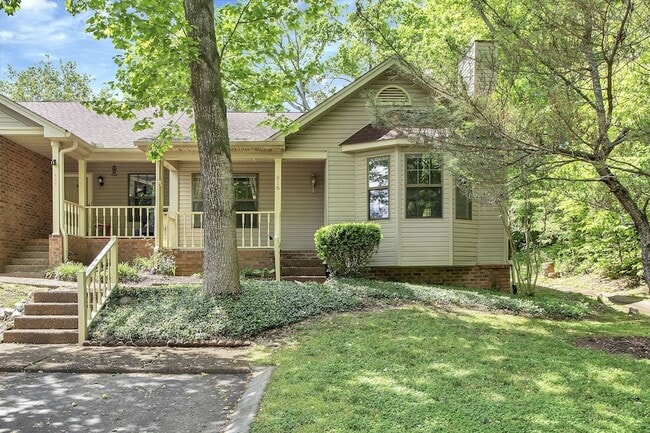 Building Photo - 816 Beazer Ln