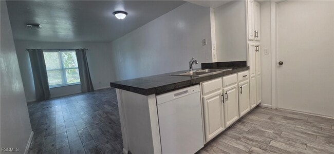 Photo - 933 SE 23rd Pl