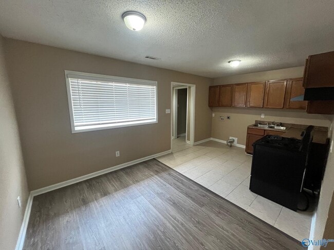 Photo - 1002 6th Ave SW