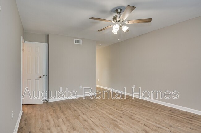 Photo - 148 Chalet N Blvd