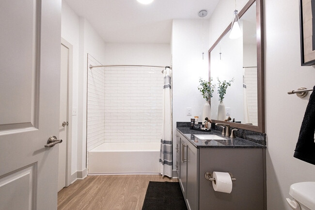 Woodburn Exchange - Bathroom