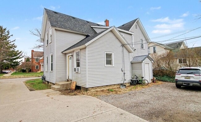 Photo - 322 College Ave Unidad Duplex side 1