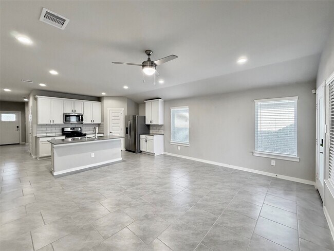 Building Photo - 29735 Cayenne Cir