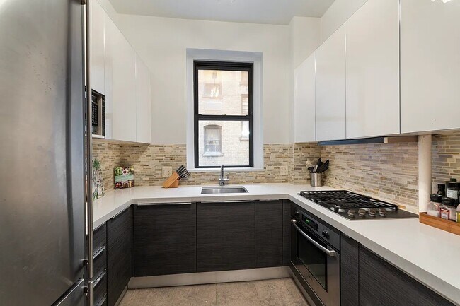 Photo - 135 W 16th St Unit 14-11