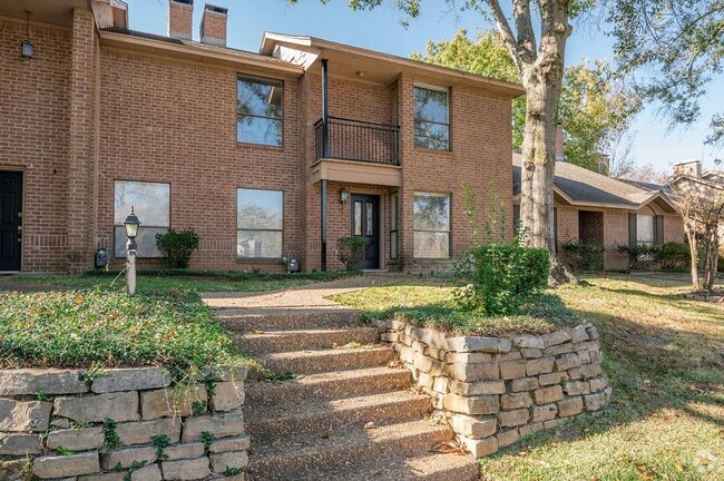 Building Photo - 5821 Hollytree Dr Rental