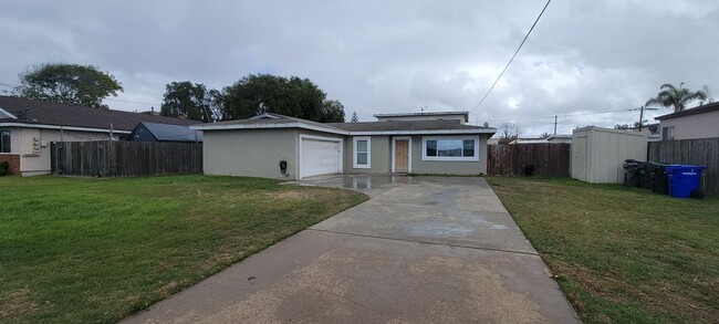 3-Bed/2-Bath House w/2-Car Garage Near Str... - 3-Bed/2-Bath House w/2-Car Garage Near Str...