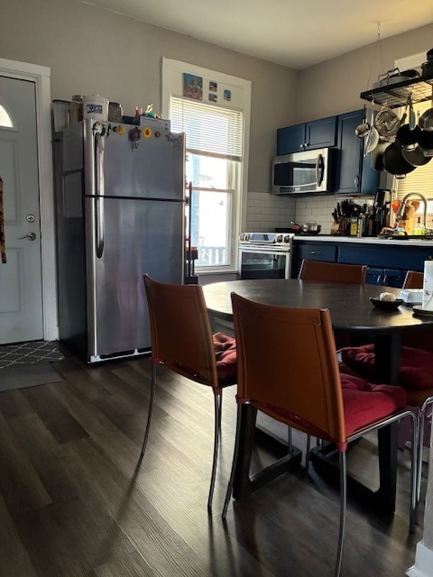 Kitchen - 1615 W Barry Ave Unit #3rd floor