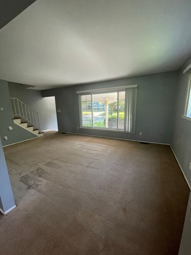 2163 Yorktown Dr