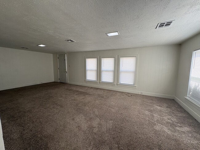 Photo - 1235 Ford St