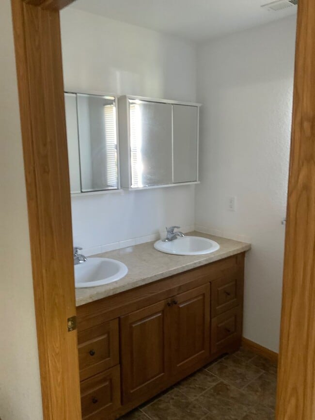 Photo - 221 Glenda Dr Unit B