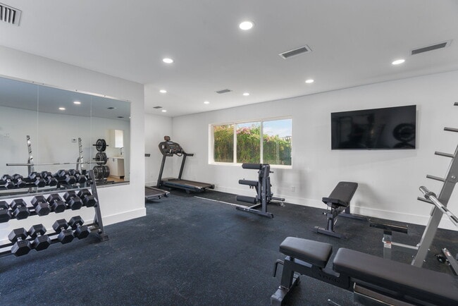 Photo - Lakeshore Presidential Apartments