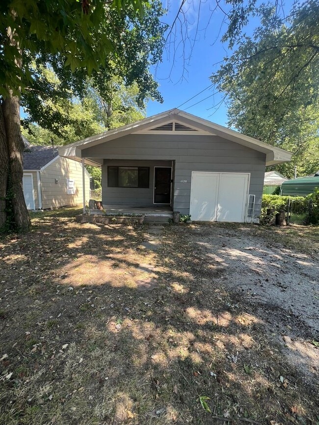 Building Photo - 3 Bed | 1 Bath | Springfield MO! Rental
