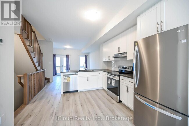 Photo - 720 Grey St