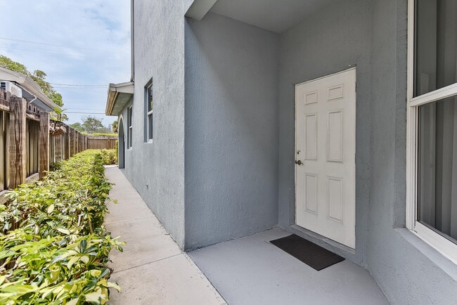 Photo - 1135 NE 3rd Ave