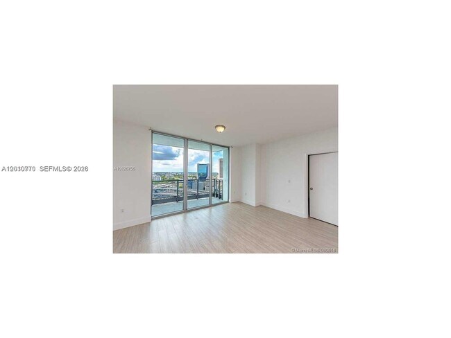 Photo - 90 SW 3rd St Unidad 2609