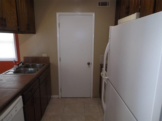 Photo - 5 Crestwood Cir