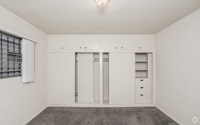 1BR, 1BA - 700 SF - Lido Apartments - 3339 Mentone Avenue