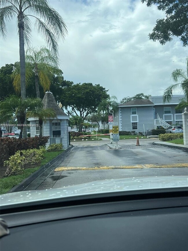 Building Photo - 439 NE 210th Cir Terrace Unit 203-22