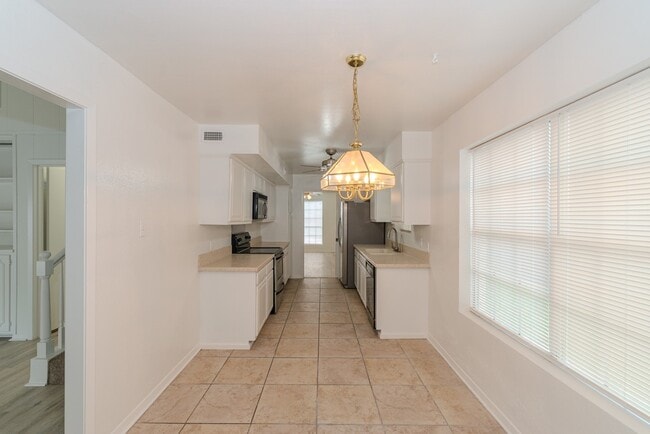 Photo - 5975 Townhouse Ln