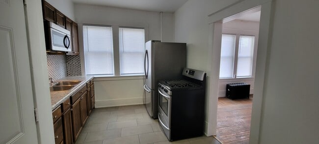 Photo - 617 W Main St Unit 1