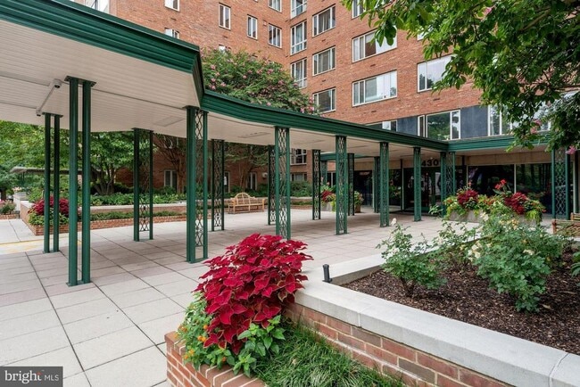 Building Photo - 4301 Massachusetts Ave NW Unit 3014