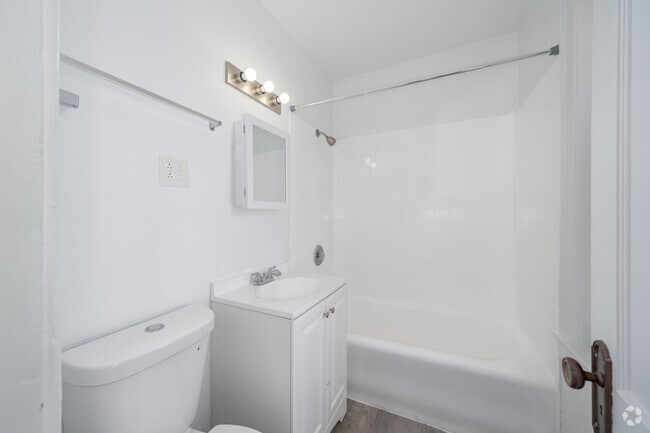 First Floor - 1BR, 1BA - 550SF - Bathroom