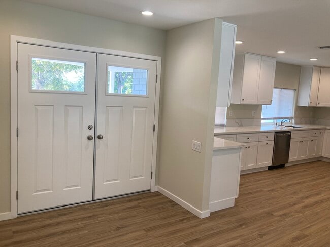 Double Dooe Entry - 20333 Germain St