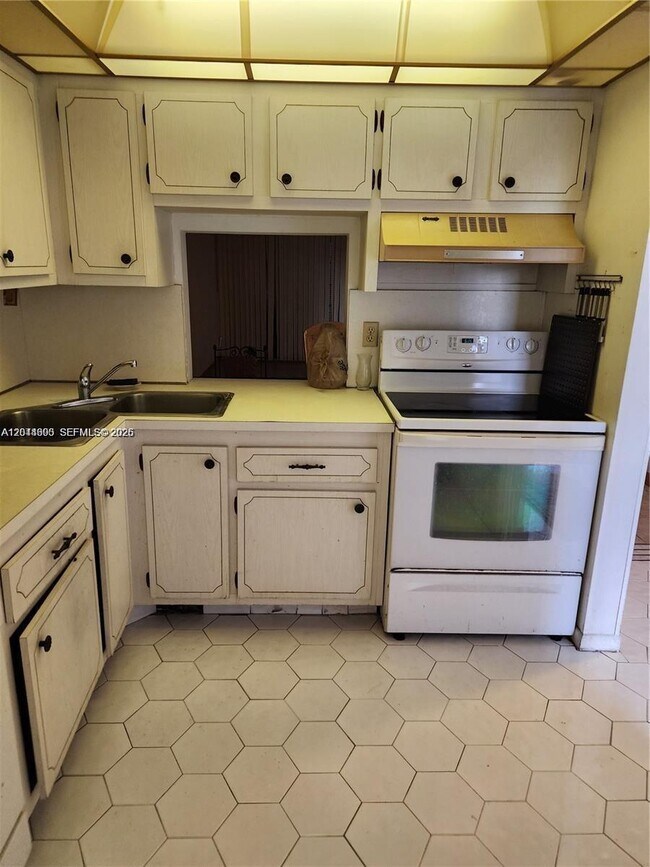 Photo - 5750 NW 64th Ave Unidad 303