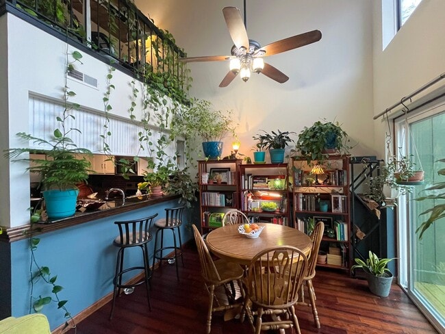 Building Photo - 9124 S Pointe Ridge Ln