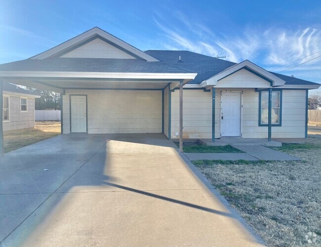 Building Photo - 3 bed 1.5 bath now available. Rental