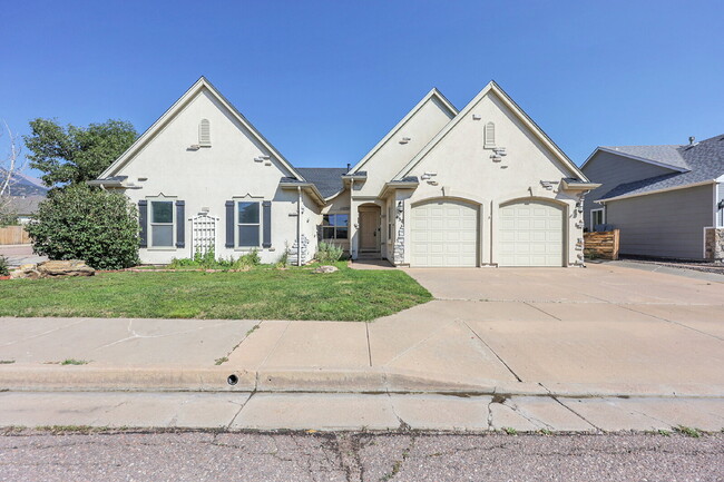 Building Photo - $3,650 - 4 Bed, 4 Bath Home with 4 Car Gar...