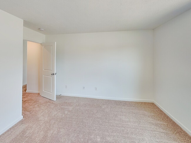 Photo - 2056 White Oak Ln