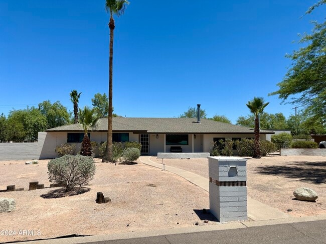 Building Photo - 5634 E Wilshire Dr