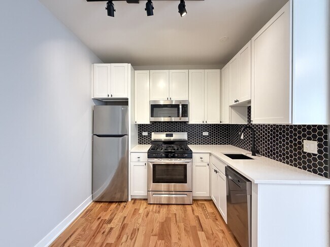Photo - 643 W Wrightwood Ave Unit 004