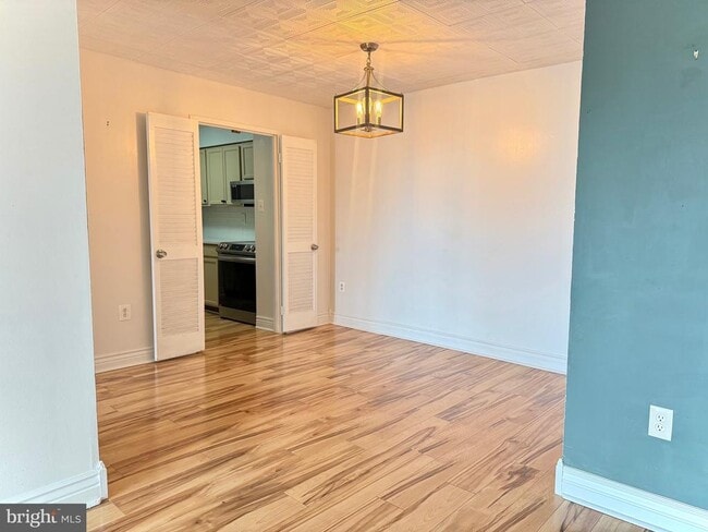 Photo - 5300 Holmes Run Pkwy Unidad 1012