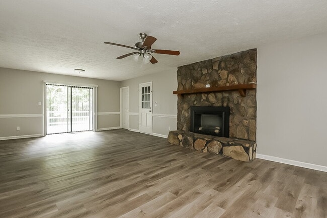 Photo - 4160 Woodcrest Dr