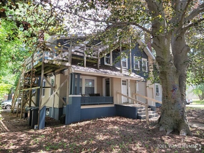 Building Photo - 712 W Illinois St Unit 2 Rental