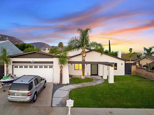 Building Photo - Modern and Spacious 4 Bed + 2.5 Bath Home